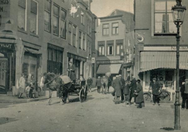 Opril Grote Markt omstreeks 1900.