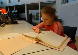 Pam Buijsrogge bekeek oude documenten