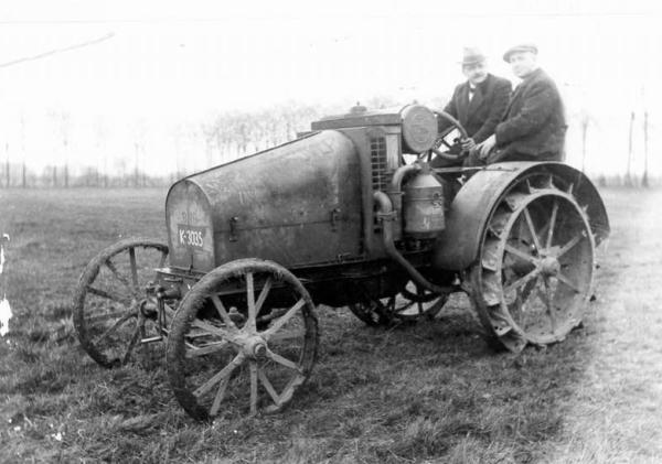 tractor in de Wilhelminapolder