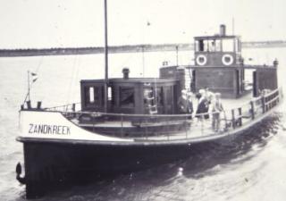 Veerboot met de naam "Zandkreek"