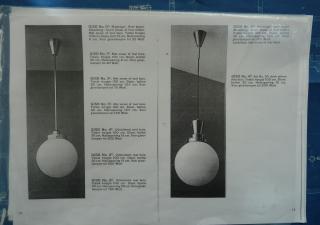 2 afbeeldingen van lampen met tekst ernaast