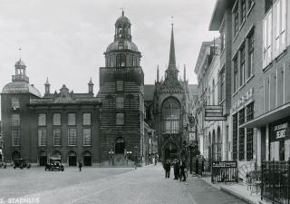 Stadhuis, grote markt en grote kerk
