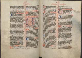 Afb. 6: Gekleurde initialen met Delfts penwerk en aantekening in de marge (fol. 99v-100r (scans 208-9))