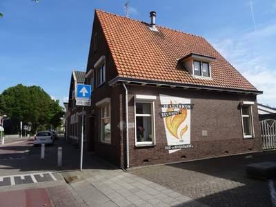 De muurreclame is onlangs gerestaureerd
