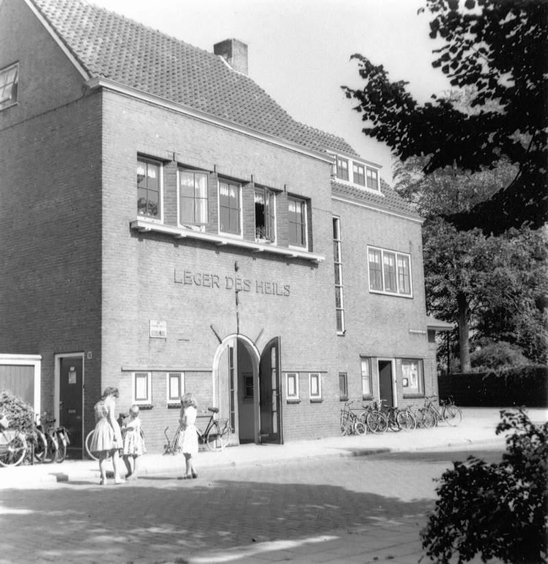 Het in de jaren negentig gesloopte gebouw van het Leger des Heils in 1955