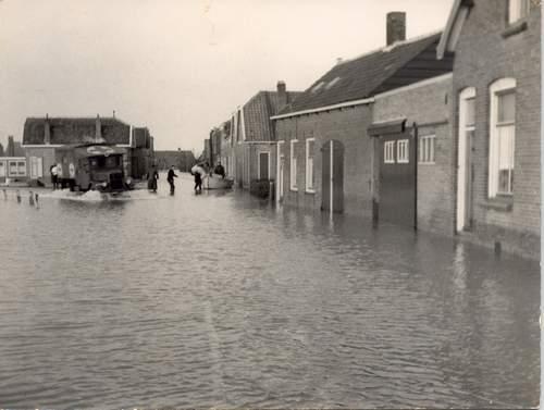 Foto van een ondergelopen straat