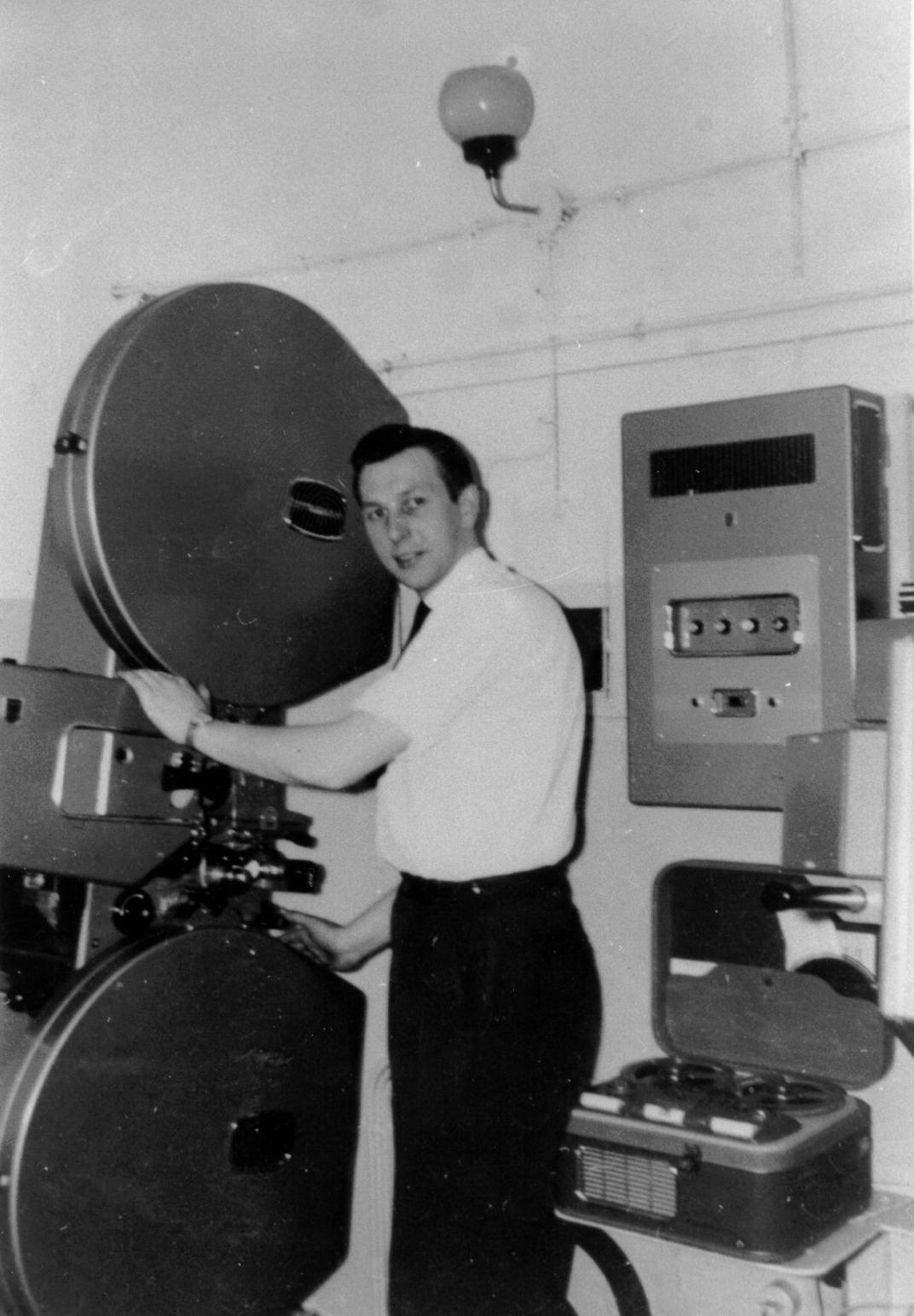 Sjef van Hese als filmoperateur achter de schermen