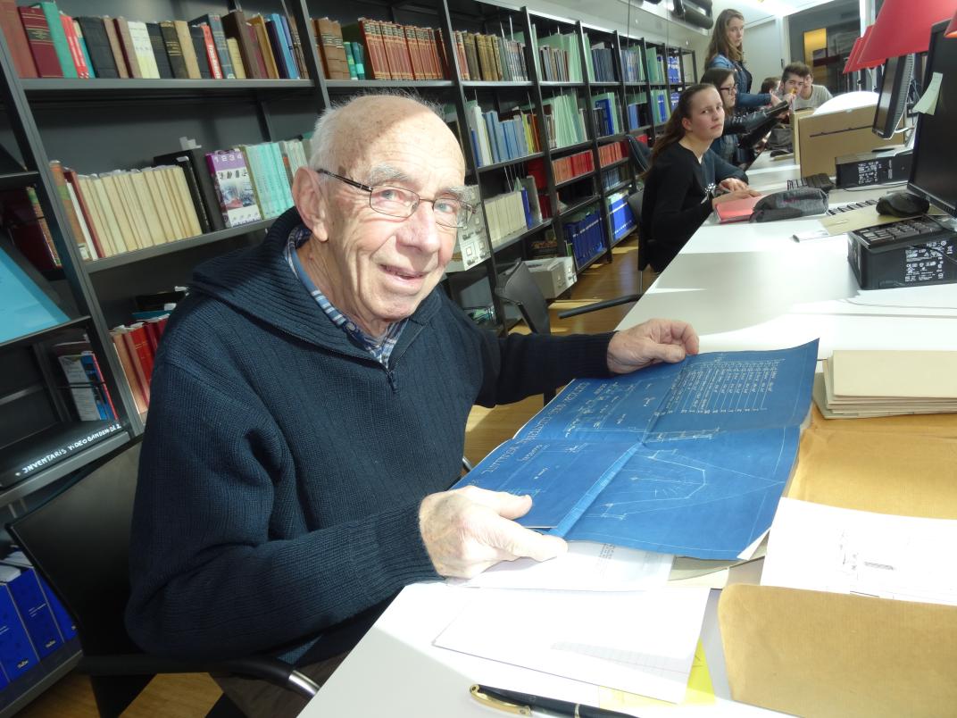 Frans Rothuizen in de studiezaal