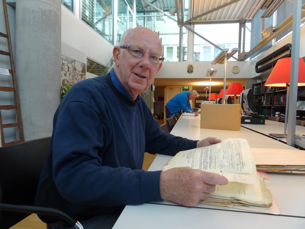 Cor Brouwer in de studiezaal