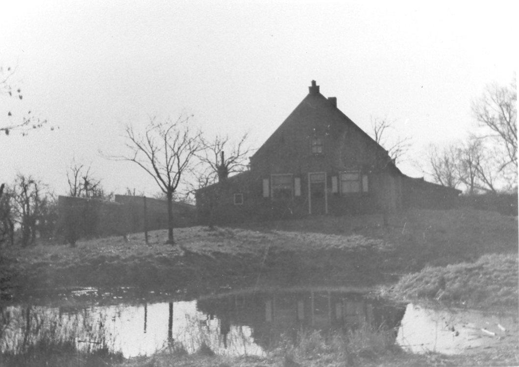 Zwart-wit foto van een boerderij